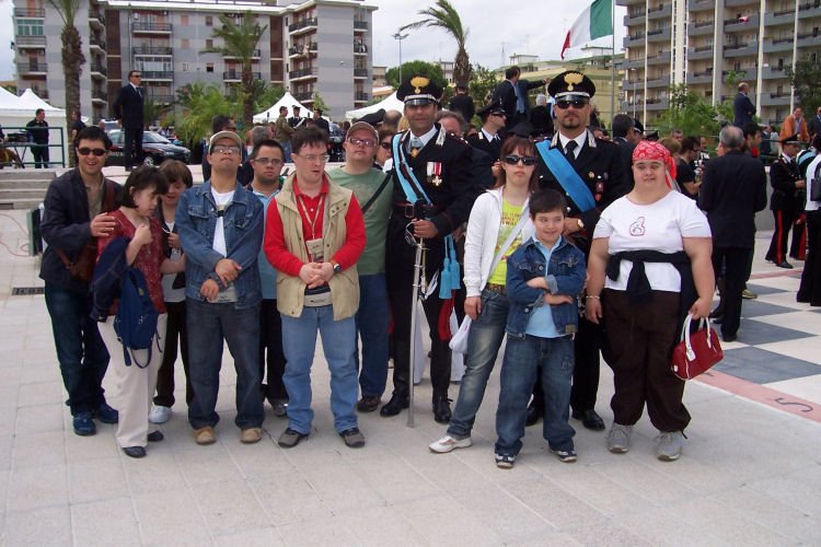 Foto ricordo con un gruppo di ragazzi Foto ricordo con un gruppo di ragazzi